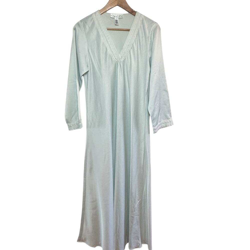 Oscar de la Renta Light Blue Satin Flannel Lined Lace Trimmed Nightgown Vintage
